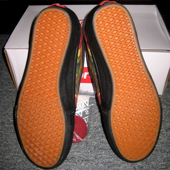 SUPREME x VANS x JEAN PAUL GAULTIER 2019 Chukka main image 8